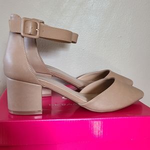 Low Chunky Heel Pumps Beige